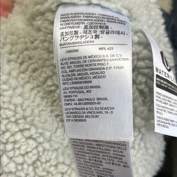 Mens size small Levi's Sherpa Lined Denim Jacket - Picture 6 of 9